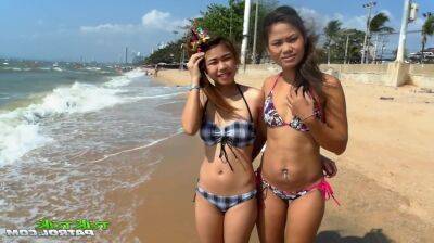 Tourist picks up two naughty Thai girls and fucks their yummy pussies - sunporno.com - Thailand