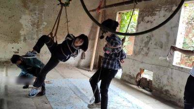 Two girls suspended in an abandoned house - drtuber.com - China