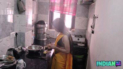 Hot Desi Bhabhi Kitchen Sex With Husband - hotmovs.com - India