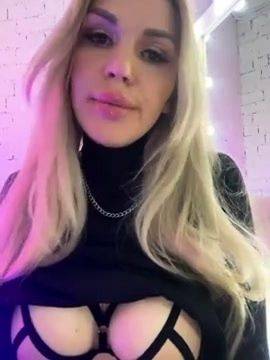 Big boobs webcam slut toys her asshole - drtuber